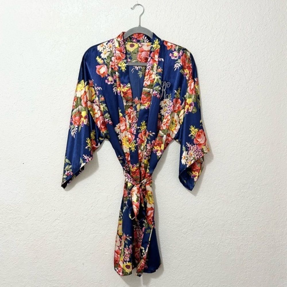 Embroidered floral robe size large